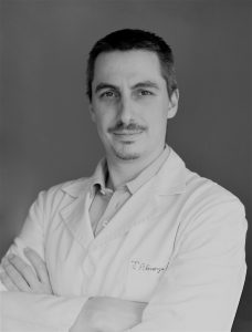 Dr. TOMÁS ALMORZA